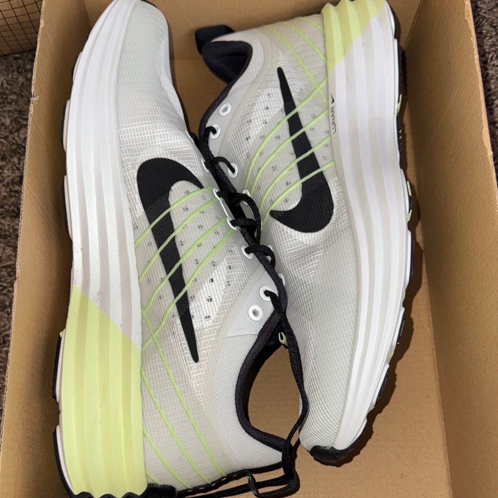 Nike lunar roam  White and Black Sneakers with Green Highlights size women 12